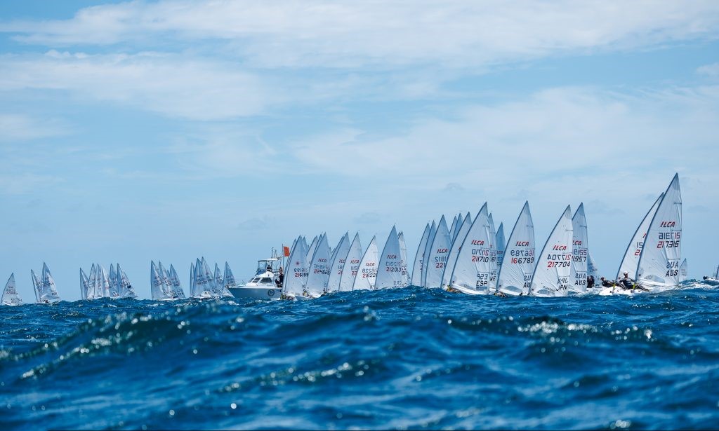 The-fleet-at-the-2024-ILCA-7-Mens-Worlds-1024x683